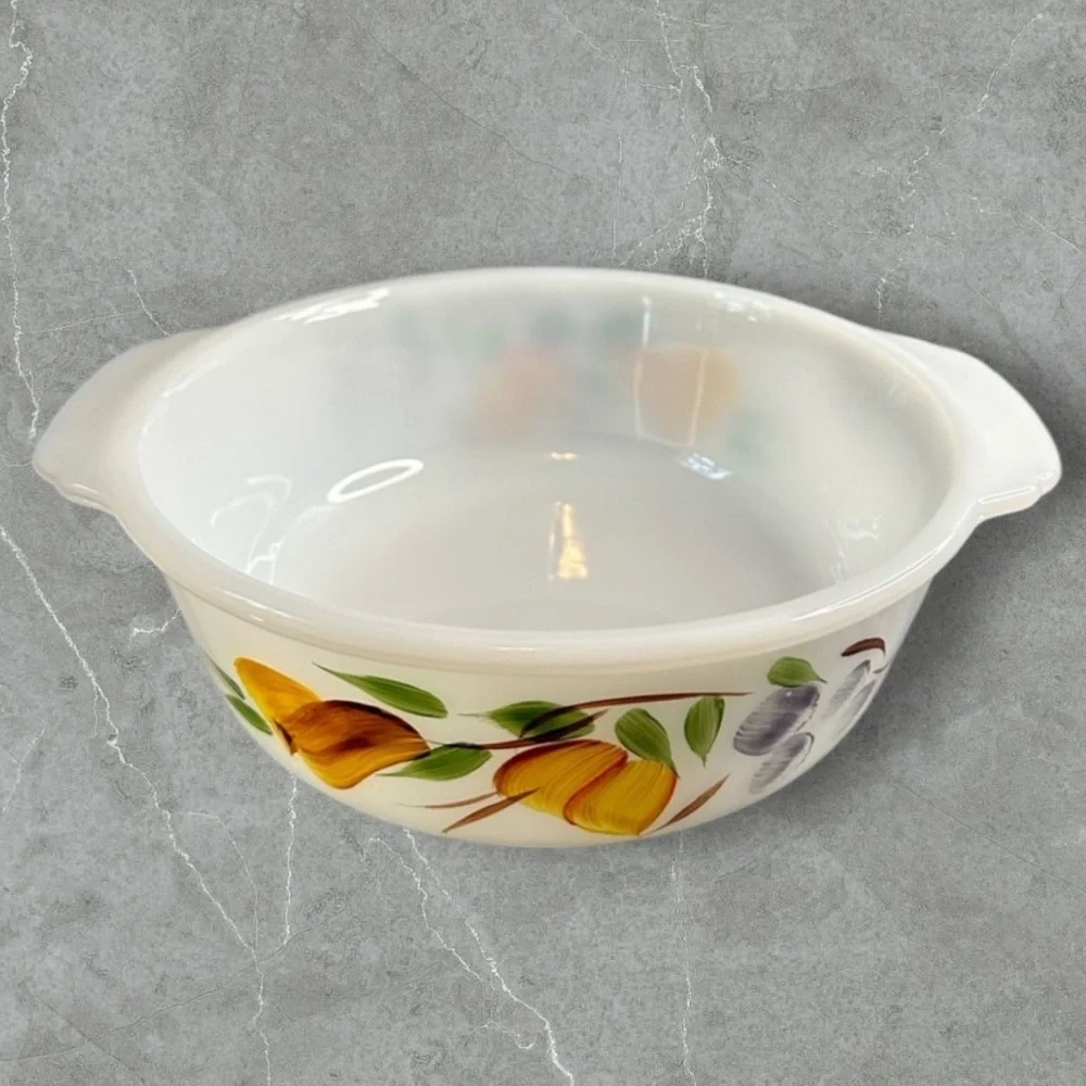 Vintage Fire King gay fad fruit 1.5 quart ovenware bowl #447 USA